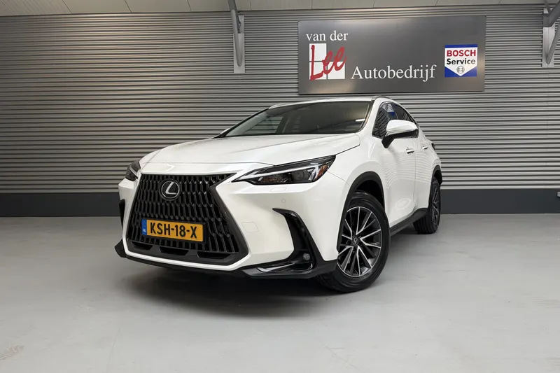 Lexus NX (2025)