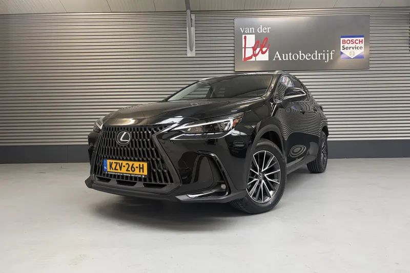 Lexus NX (2025)