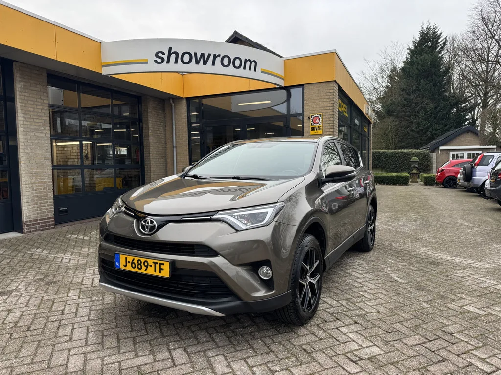 Toyota RAV4 (2016) — foto 1