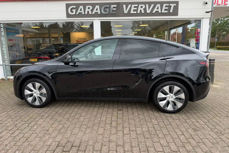Tesla Model Y (2021)