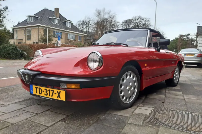 Alfa Romeo Spider (1988)