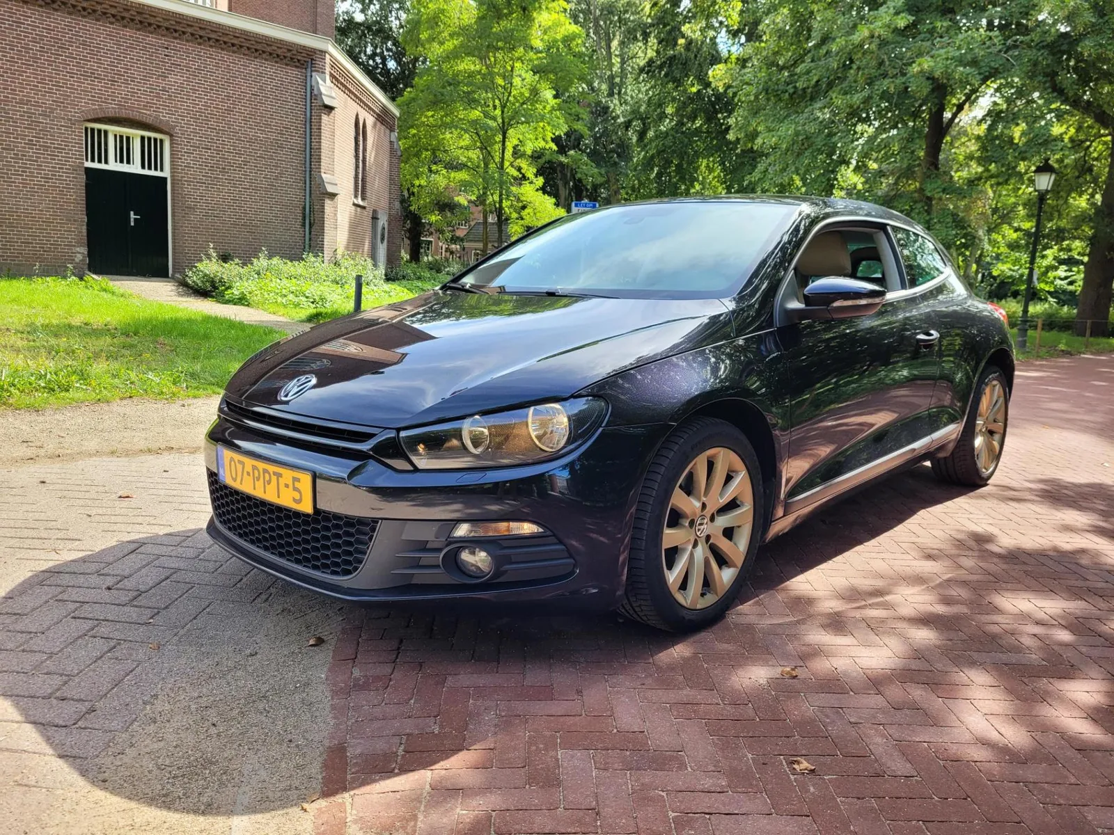 Volkswagen Scirocco (2010) — foto 1