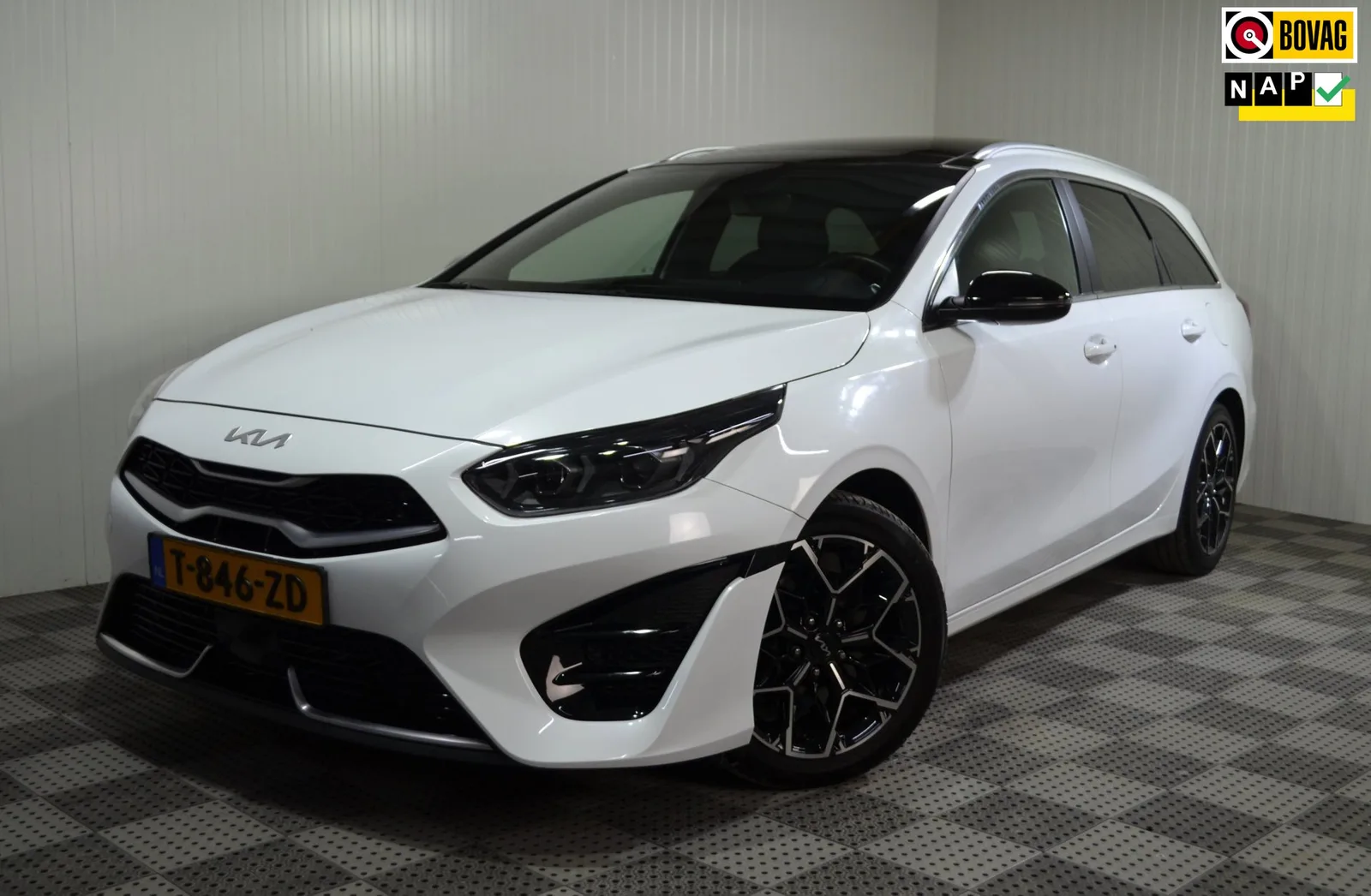 Kia Ceed Sportswagon (2023) — foto 1