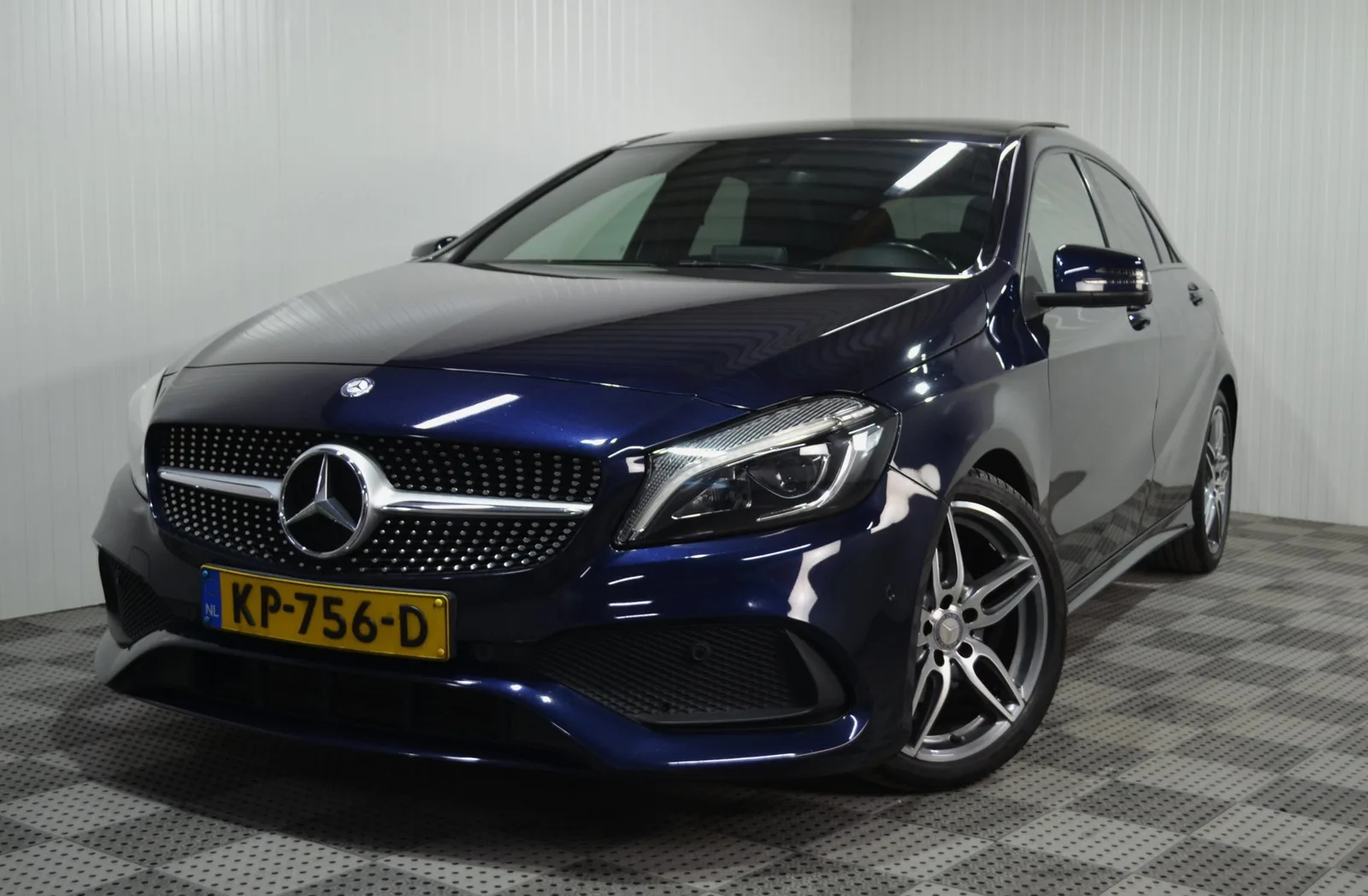 Mercedes-Benz A-Klasse (2016) — foto 1