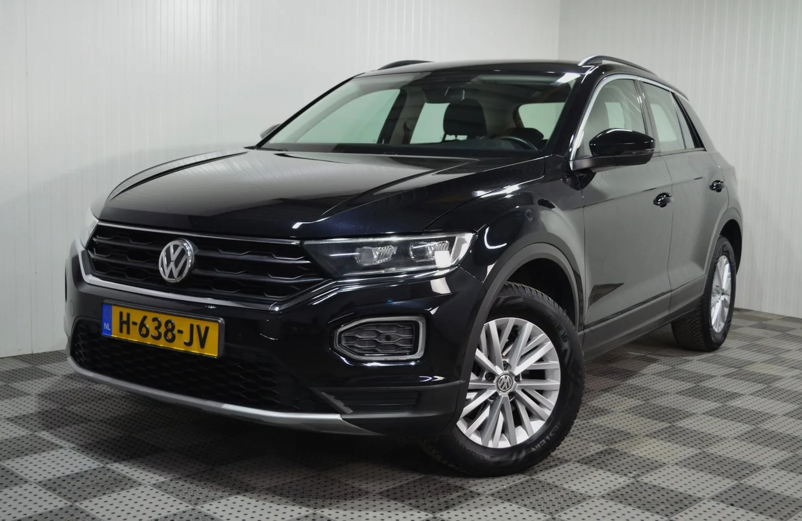 Volkswagen T-Roc (2019) — foto 1