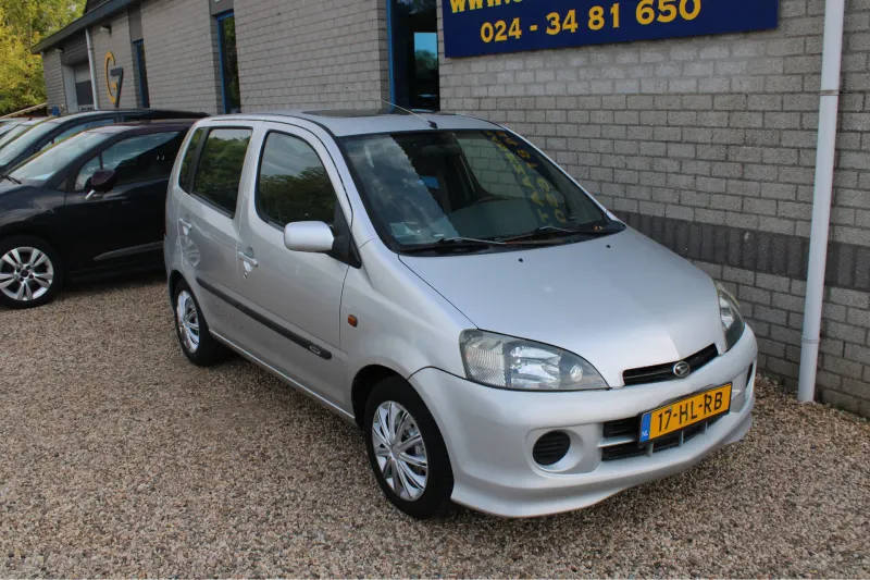 Daihatsu YRV (2001)