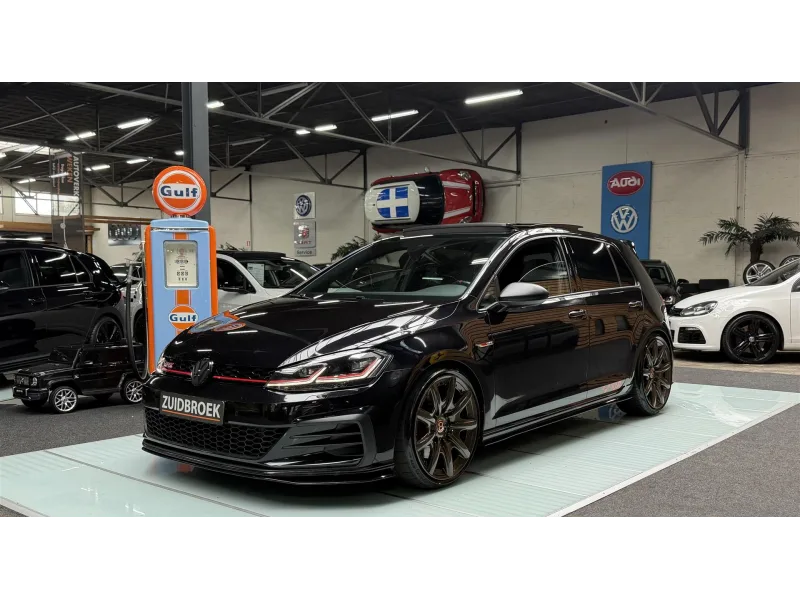 Volkswagen Golf (2019) — foto 1