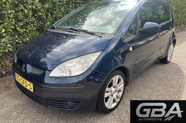 Mitsubishi Colt (2008) — foto 1
