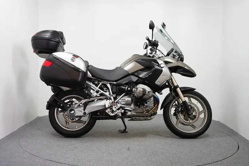 BMW R (2011)