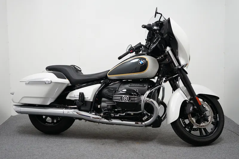 BMW R (2023)