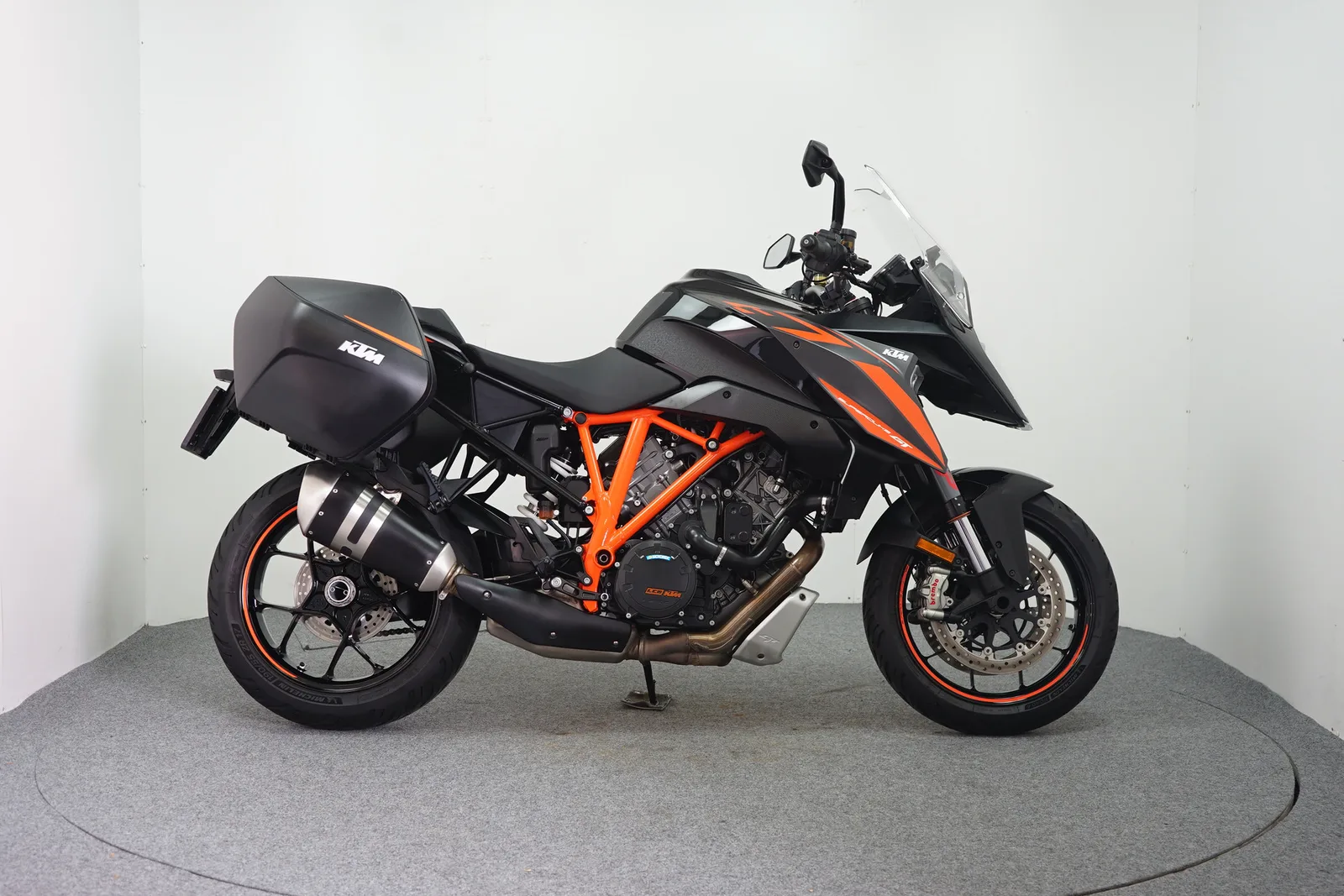 KTM 1290 Super Duke GT (2018) — foto 1