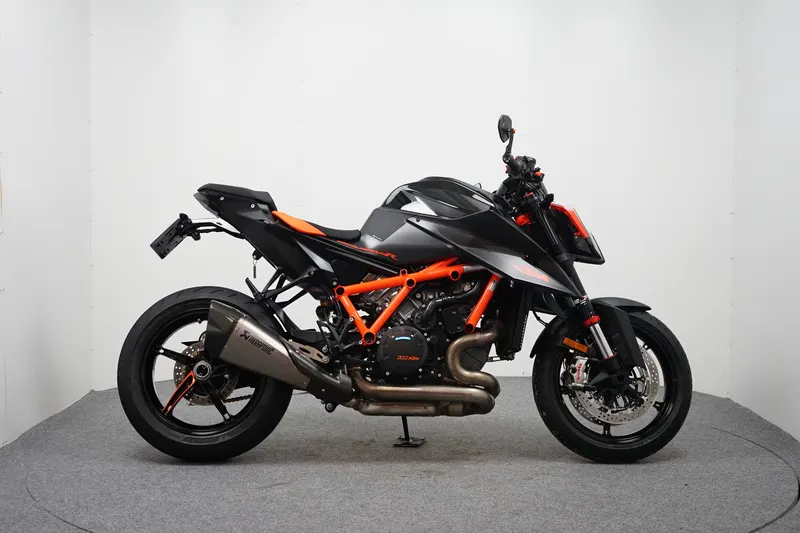 KTM 1290 SuperDuke R (2021)