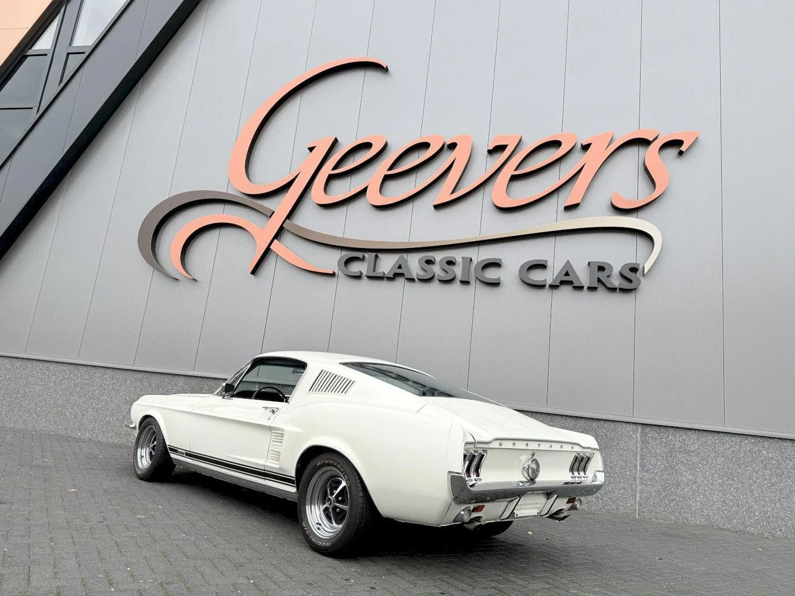 Ford Mustang (1967) — foto 1