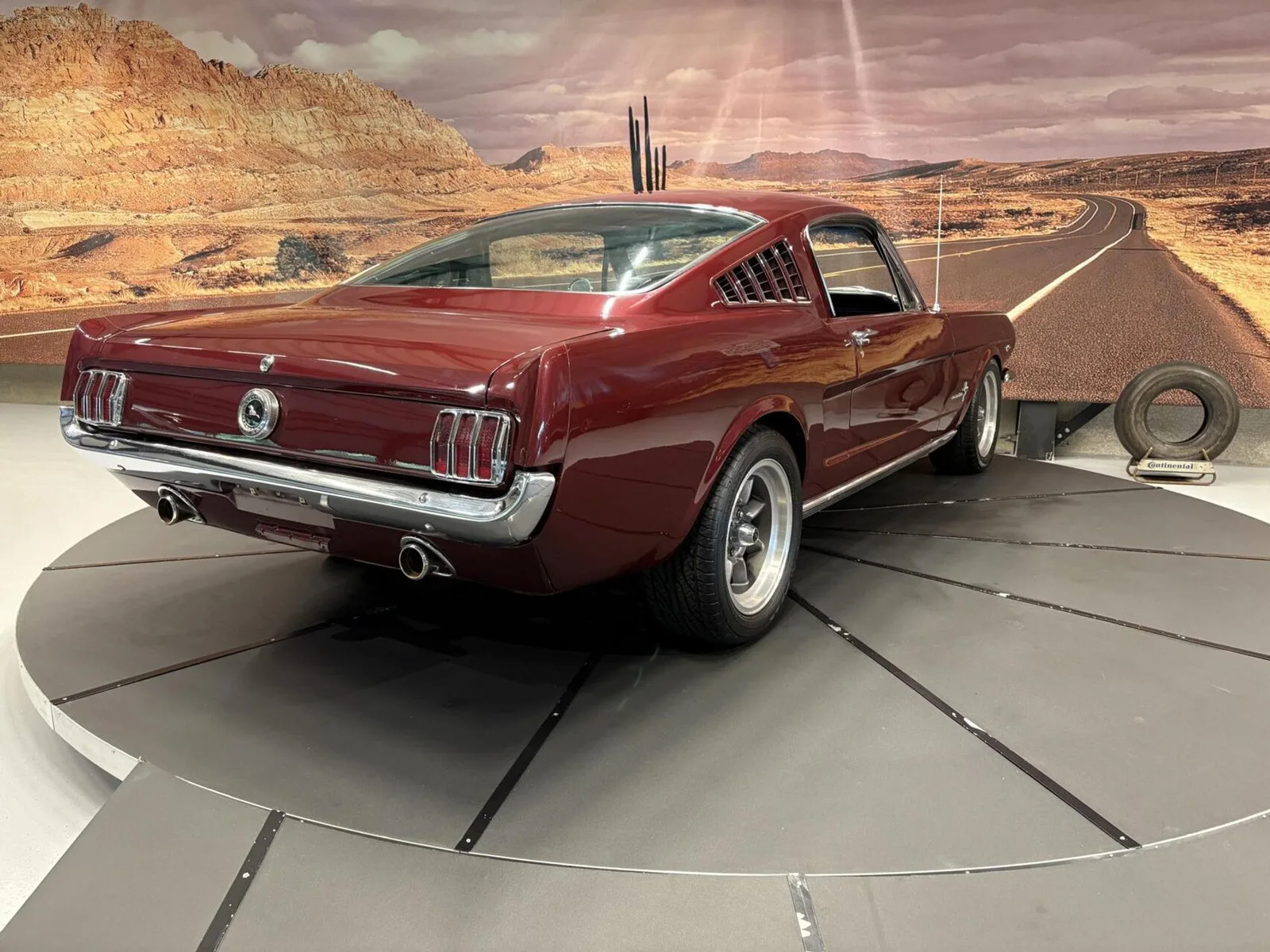 Ford Mustang (1965) — foto 1