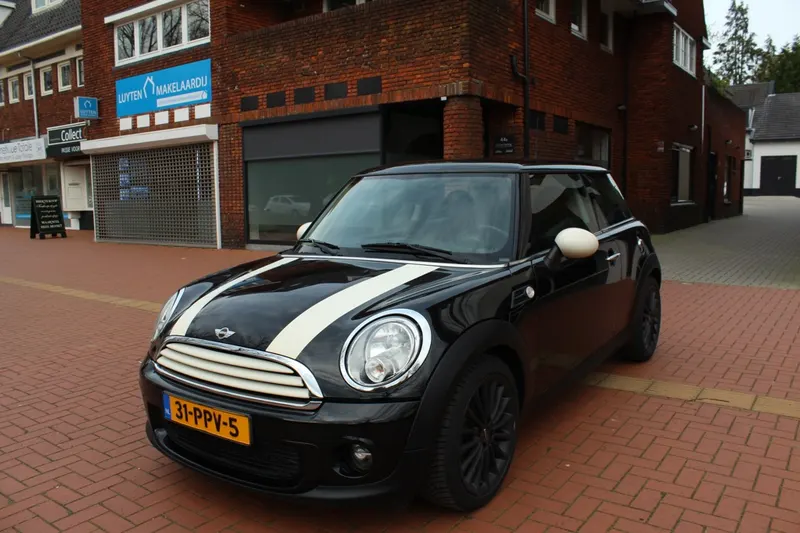 MINI One (2011)