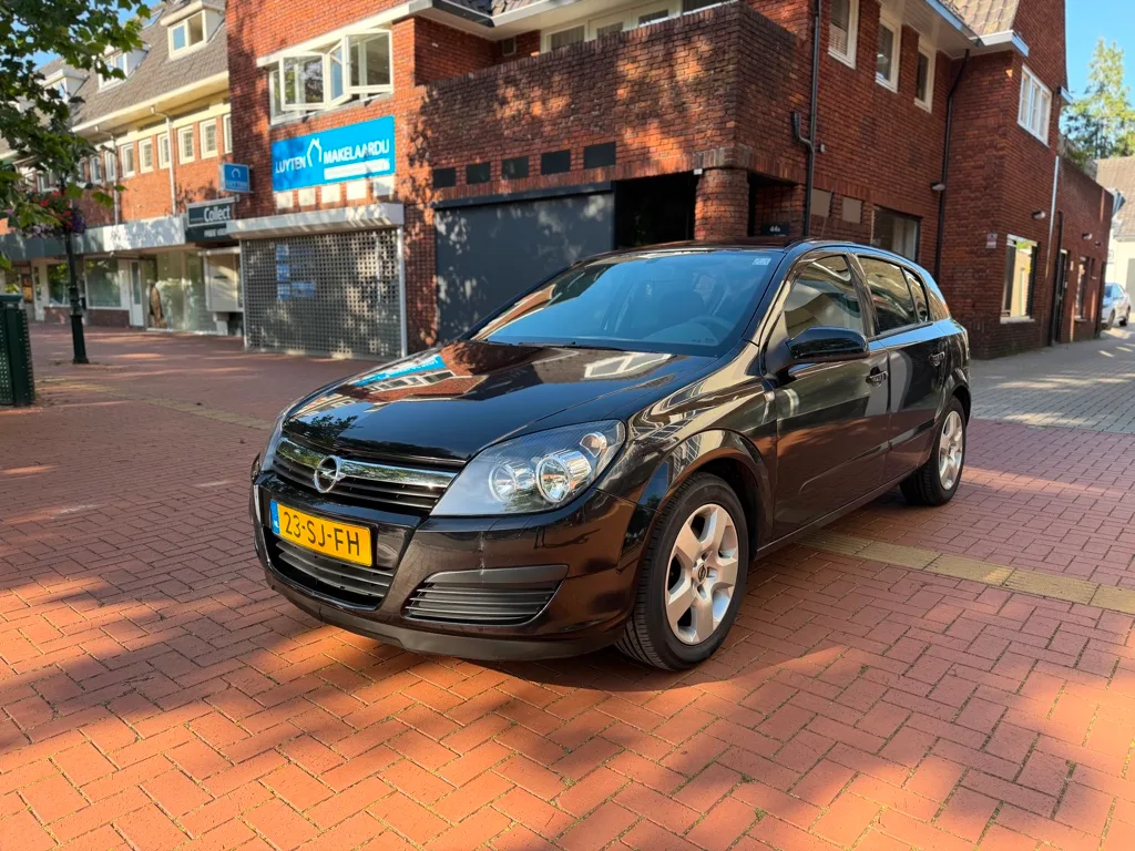 Opel Astra (2006) — foto 1