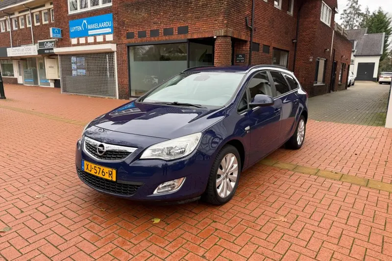 Opel Astra Sports Tourer (2012)