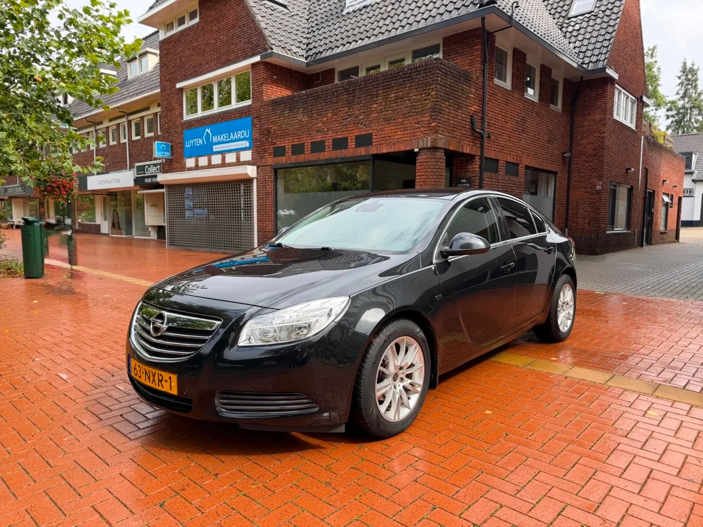 Opel Insignia (2011) — foto 1