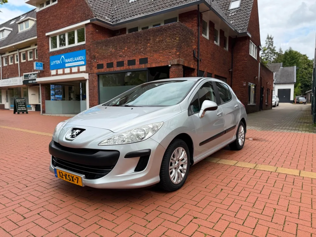 Peugeot 308 (2010) — foto 1
