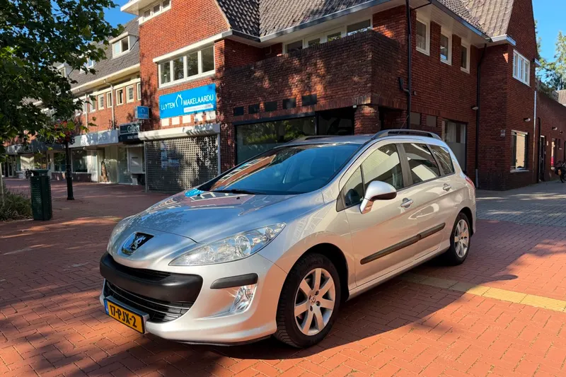 Peugeot 308 (2011)