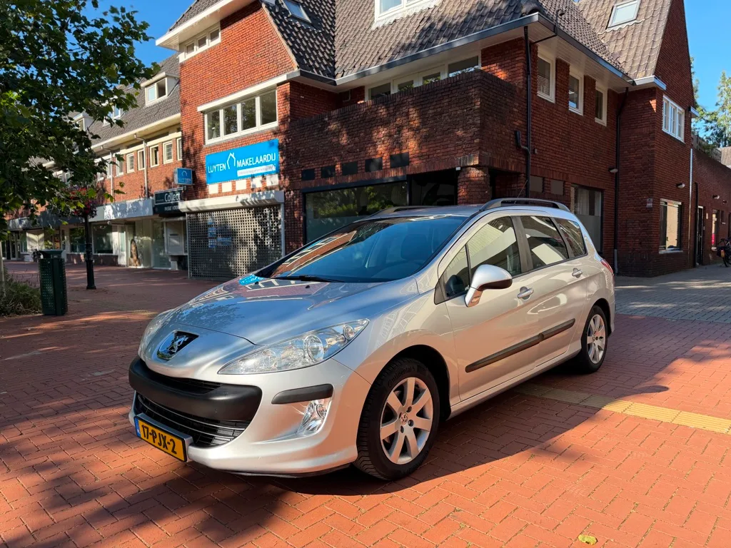 Peugeot 308 (2011) — foto 1