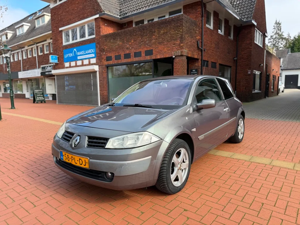 Renault Mégane (2004) — foto 1
