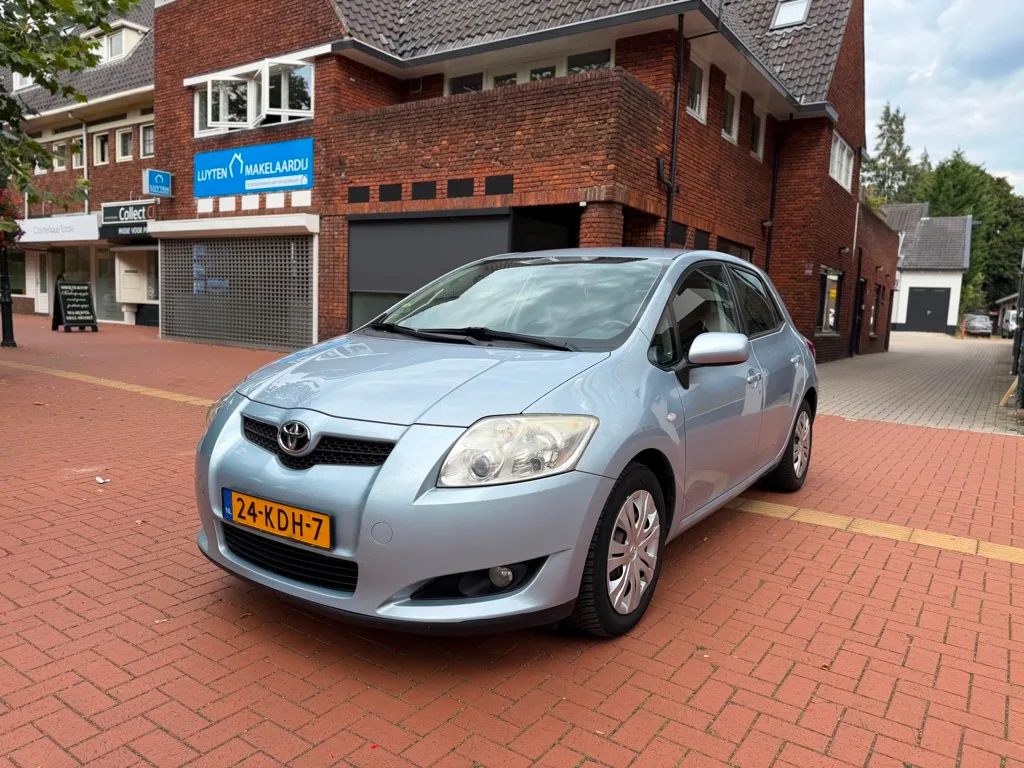 Toyota Auris (2009) — foto 1