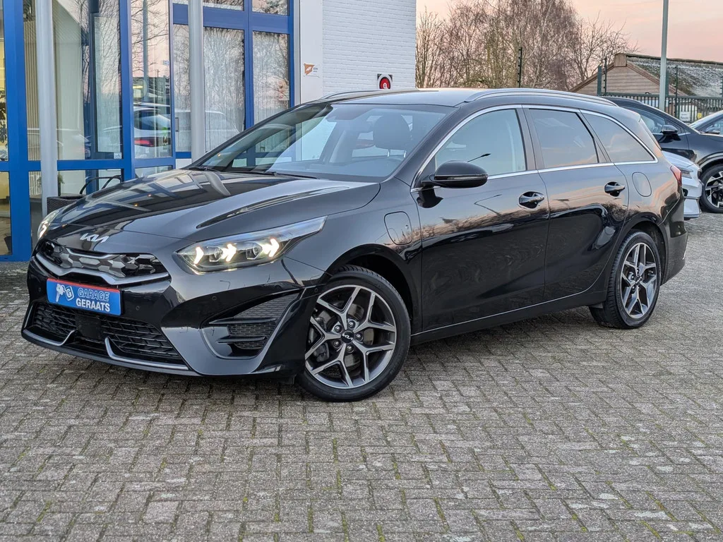 Kia Ceed Sportswagon (2022) — foto 1