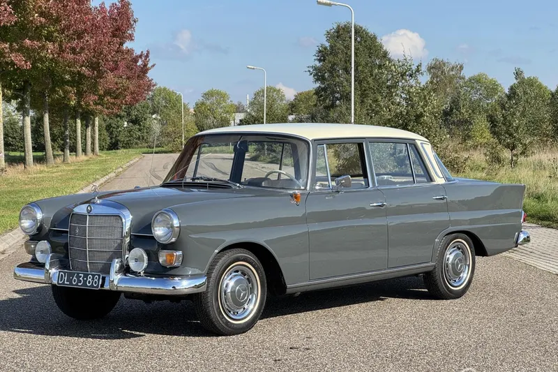 Mercedes-Benz 200-Serie (1965)