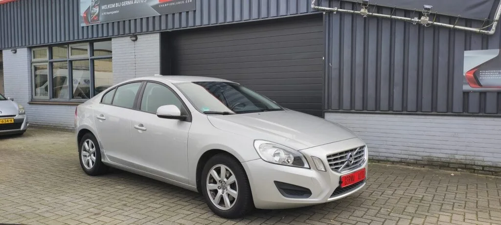 Volvo S60 (2011) — foto 1