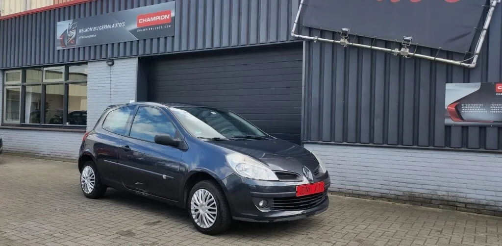 Renault Clio (2004) — foto 1