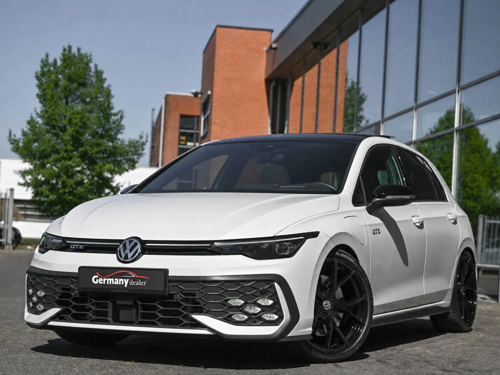 Volkswagen Golf (2023) — foto 1