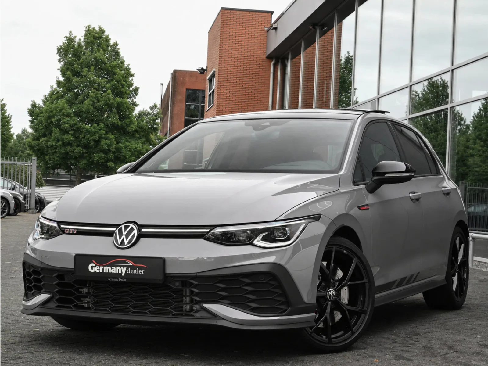 Volkswagen Golf (2023) — foto 1