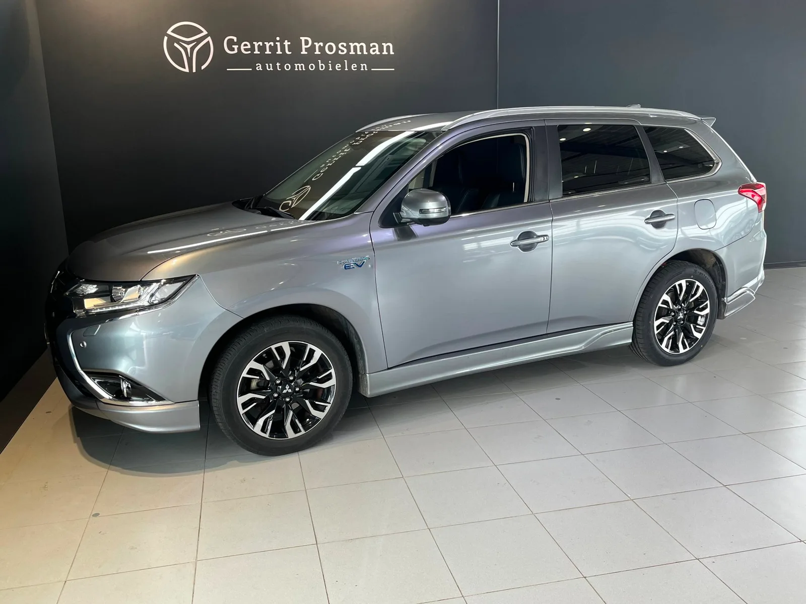 Mitsubishi Outlander (2015) — foto 1