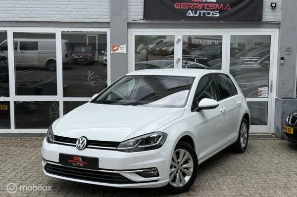 Volkswagen Golf (2022) — foto 1