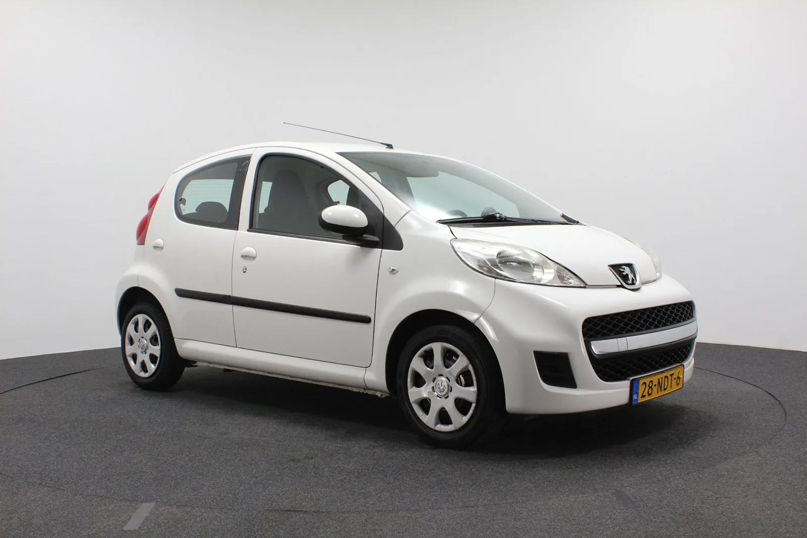 Peugeot 107 (2010) — foto 1