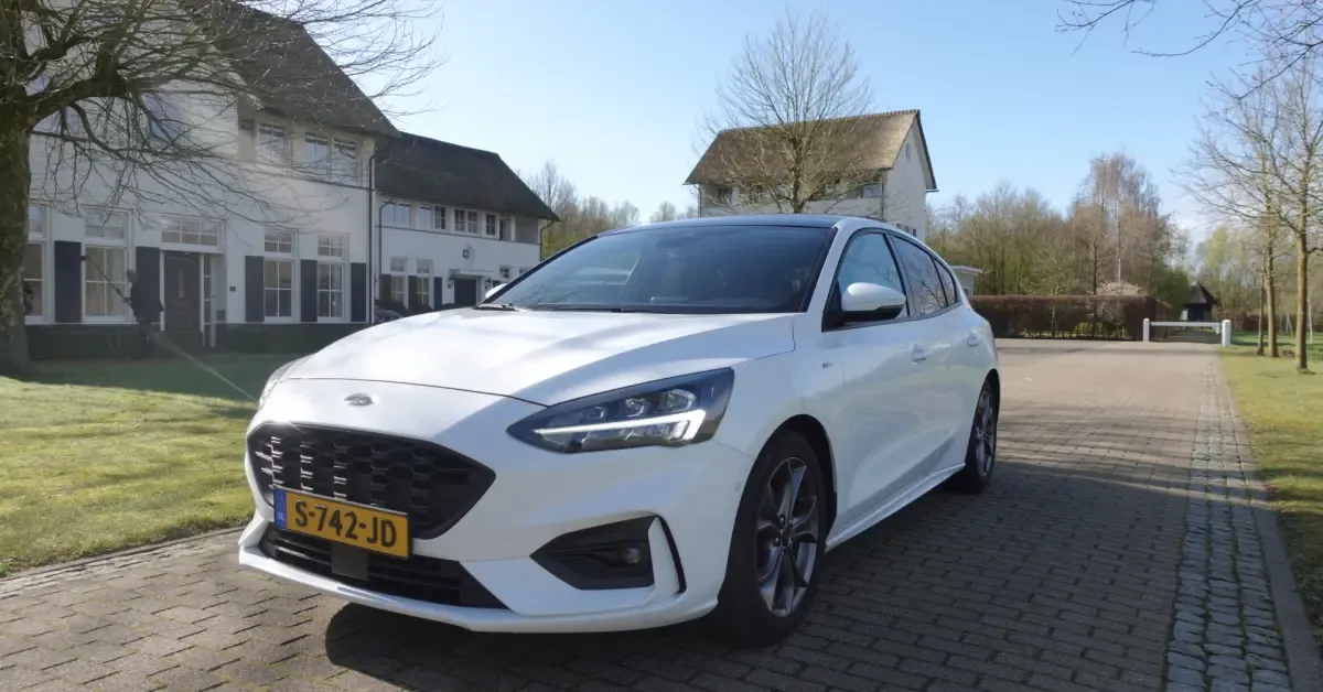 Ford Focus (2021) — foto 1