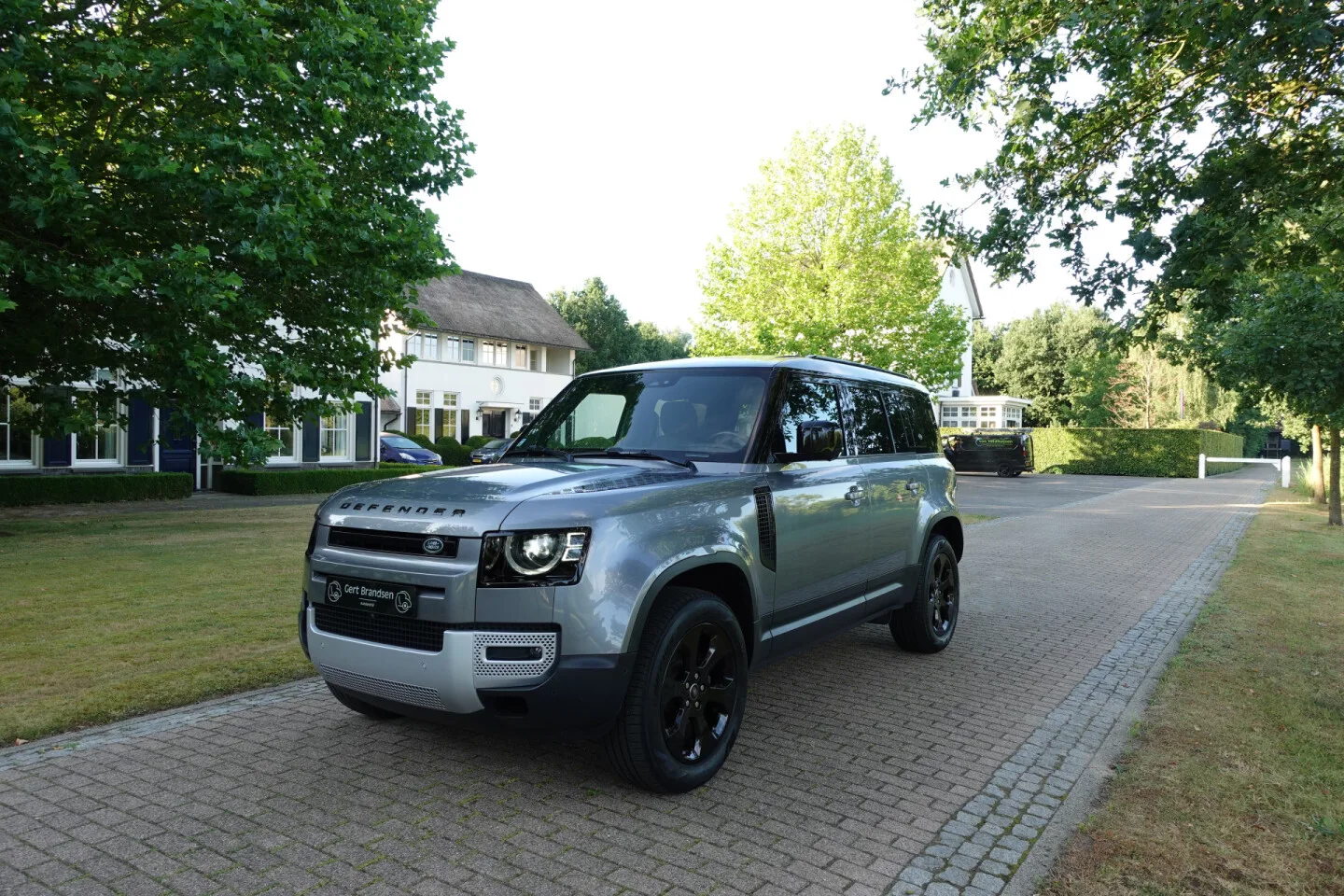 Land Rover Defender (2023) — foto 1