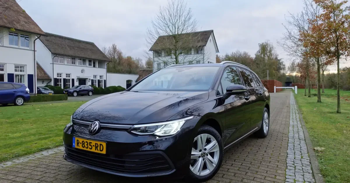 Volkswagen Golf (2022) — foto 1