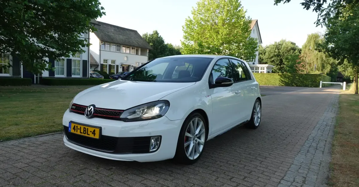 Volkswagen Golf (2010) — foto 1