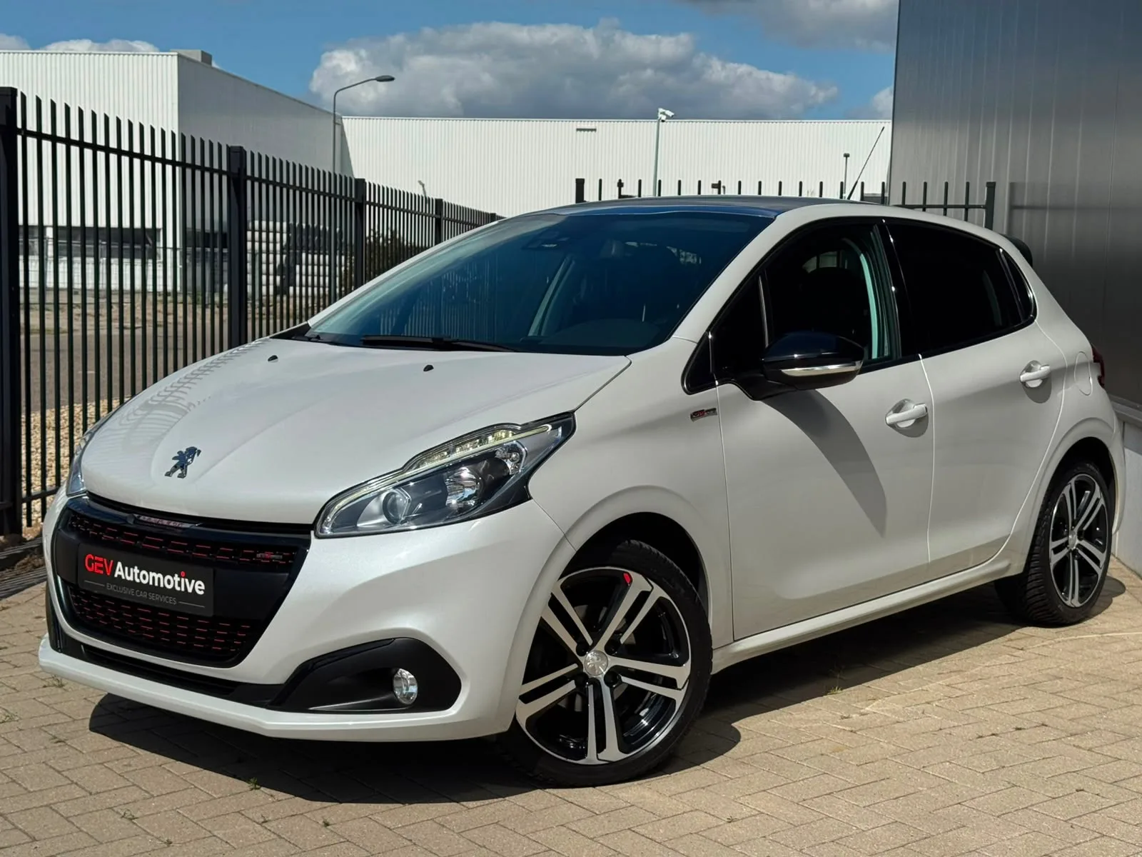 Peugeot 208 (2017) — foto 1