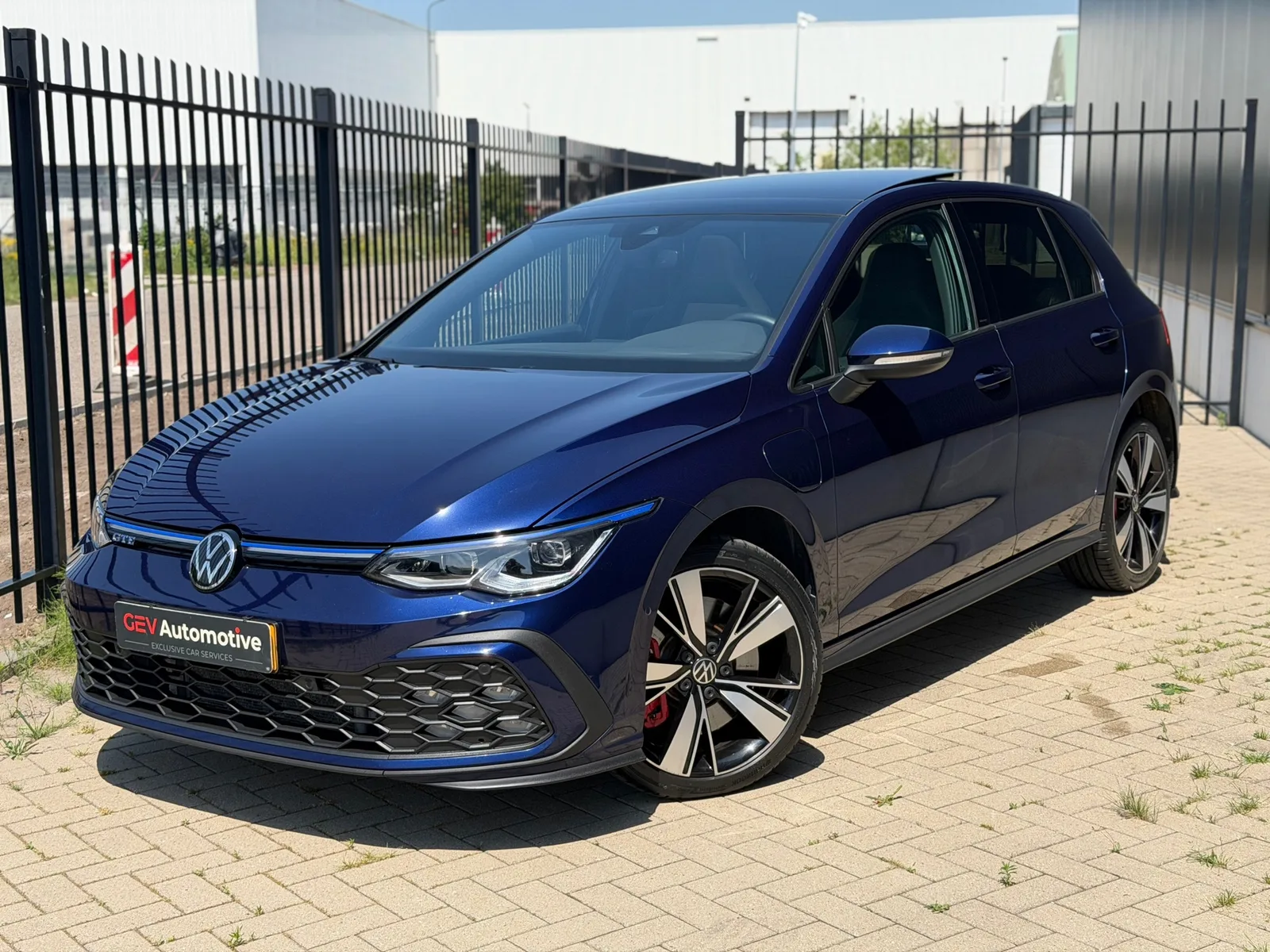 Volkswagen Golf (2022) — foto 1