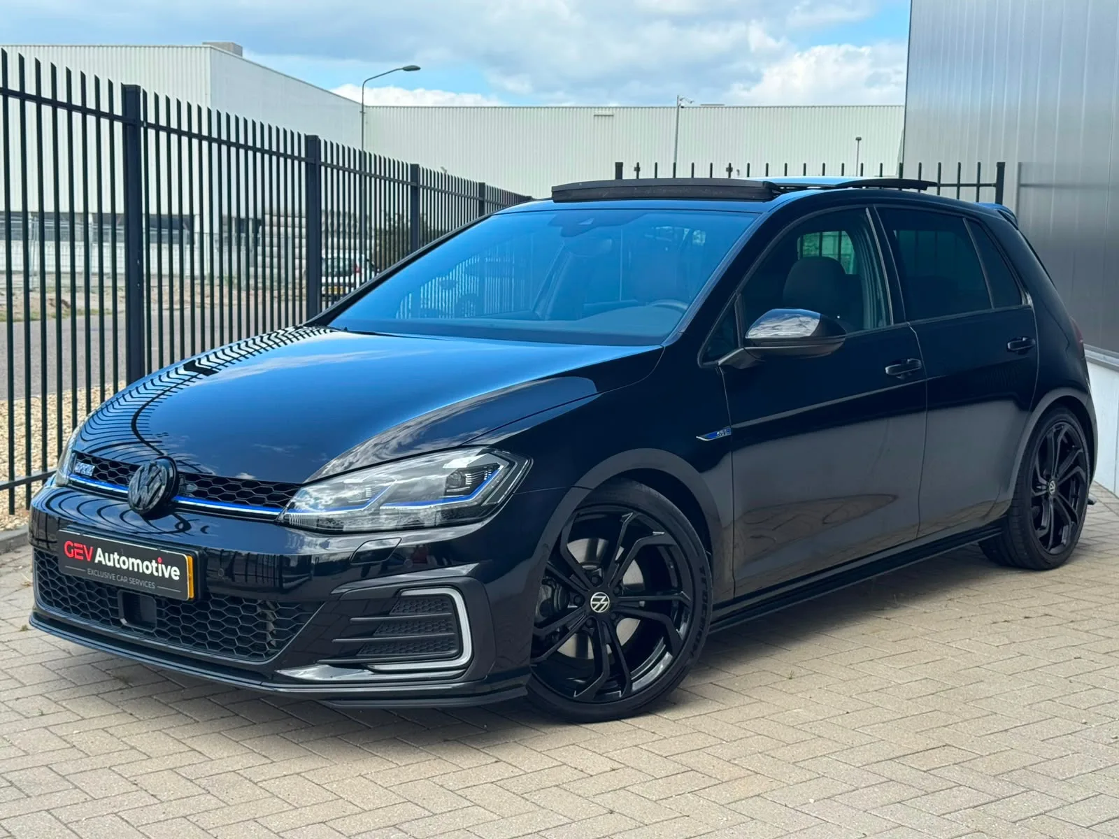 Volkswagen Golf (2018) — foto 1