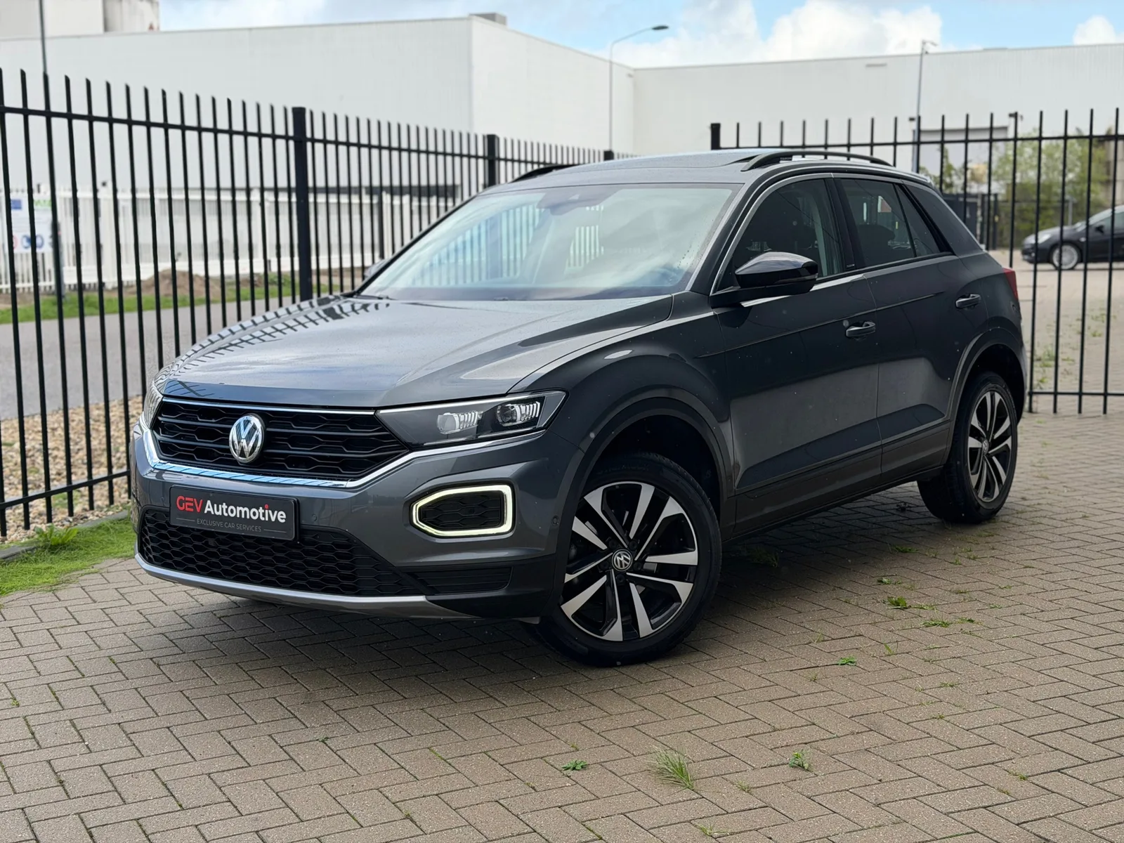 Volkswagen T-Roc (2019) — foto 1
