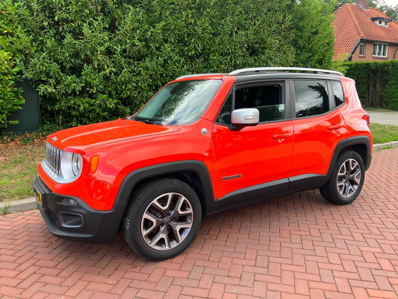 Jeep Renegade (2014) — foto 1
