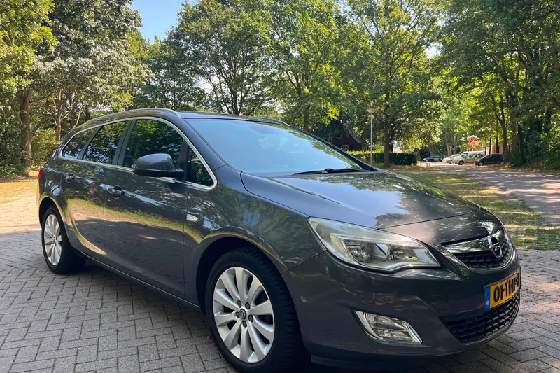 Opel Astra Sports Tourer (2012)
