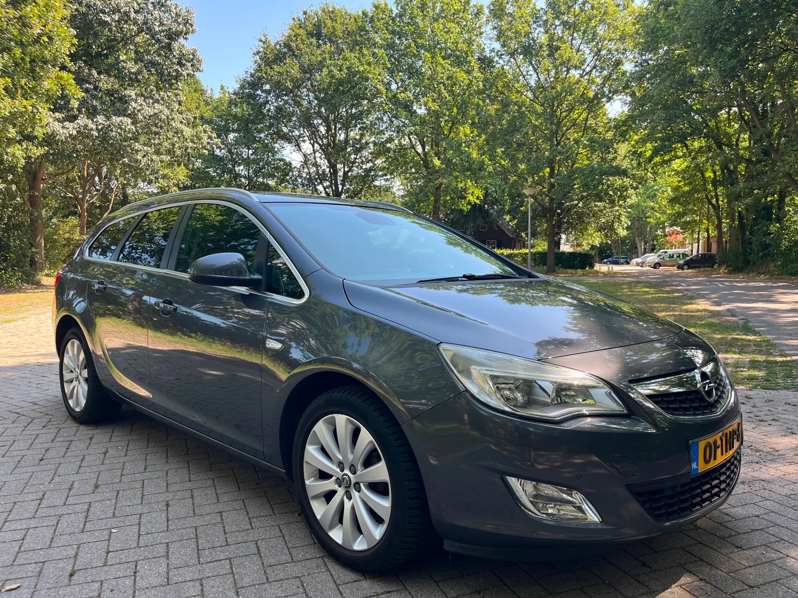 Opel Astra Sports Tourer (2012) — foto 1