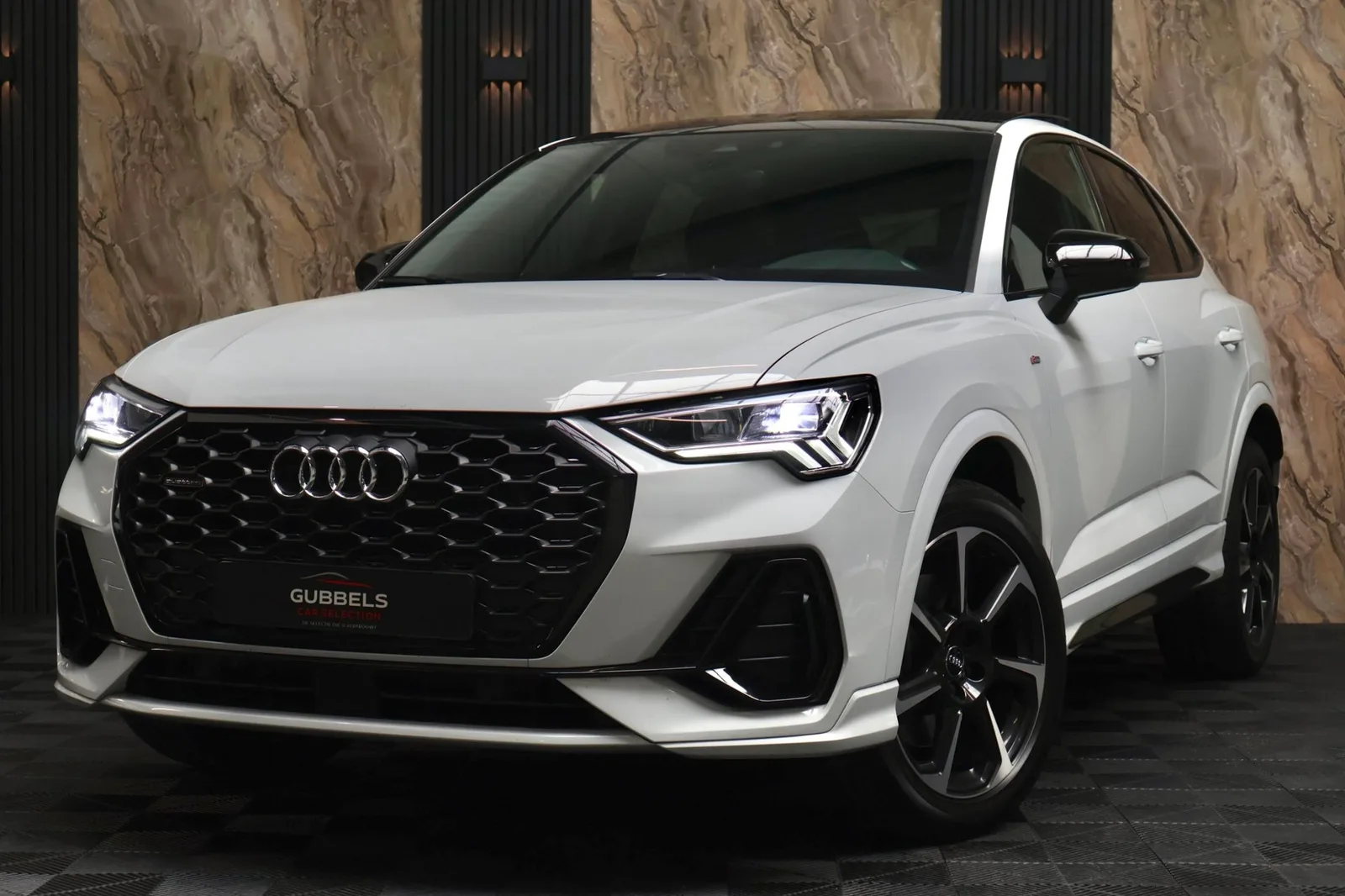 Audi Q3 Sportback (2020) — foto 1