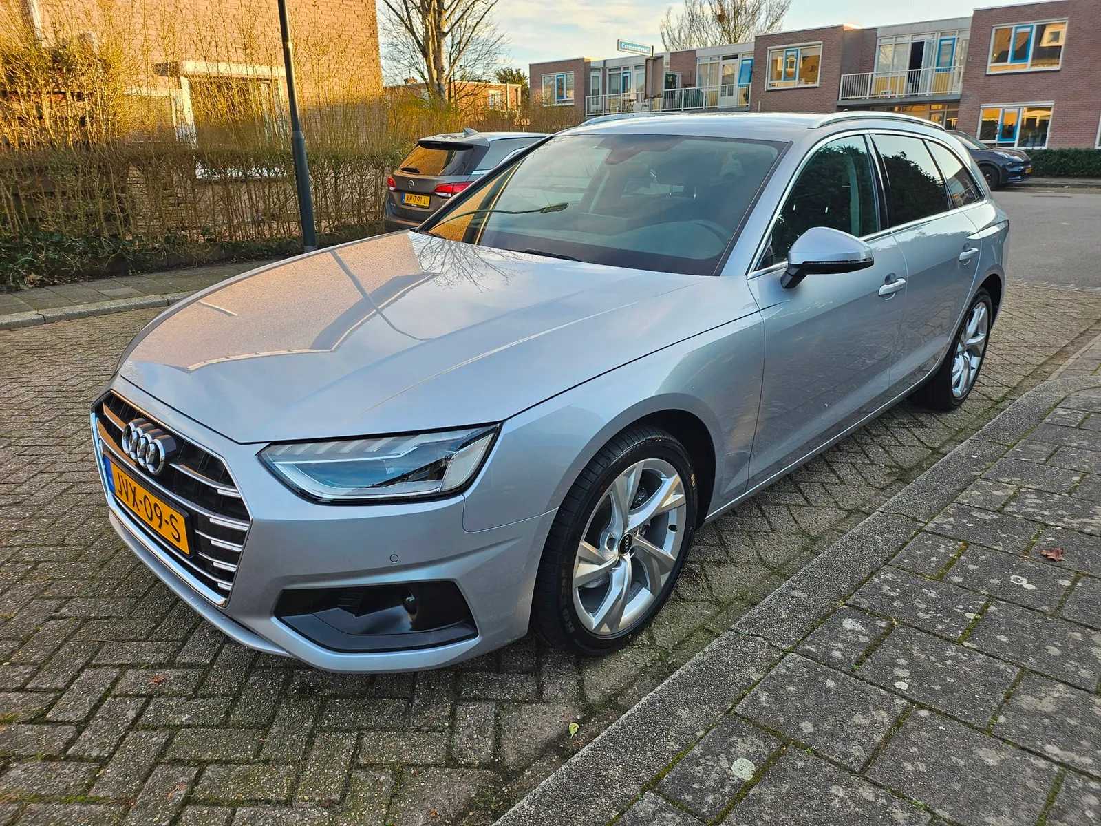 Audi A4 (2023) — foto 1