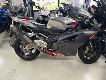 Aprilia RSV 1000 R (2005) — foto 1